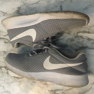 grey and white roshes